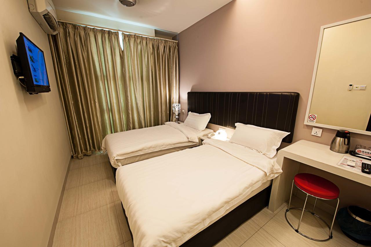 Seven Hotel Putatan Bagian luar foto
