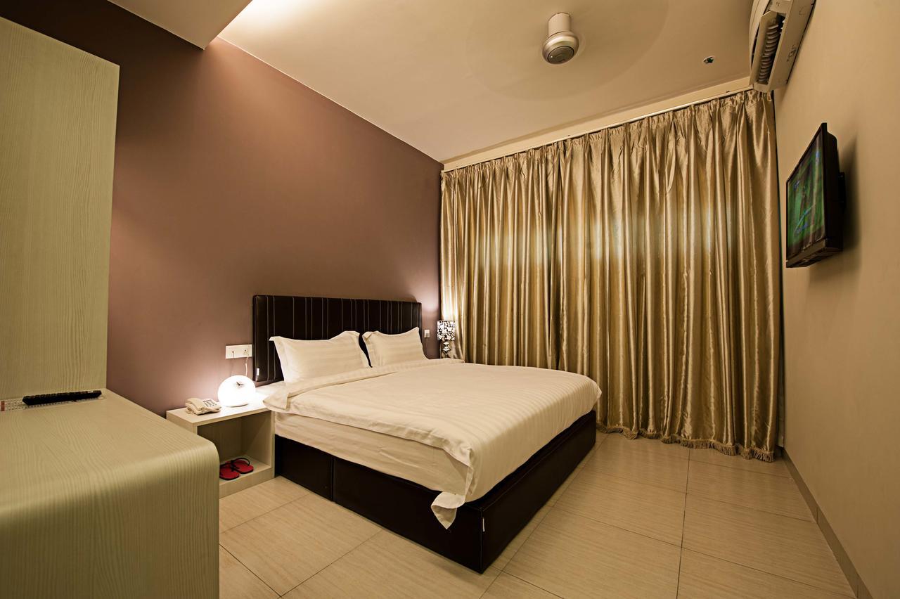Seven Hotel Putatan Bagian luar foto