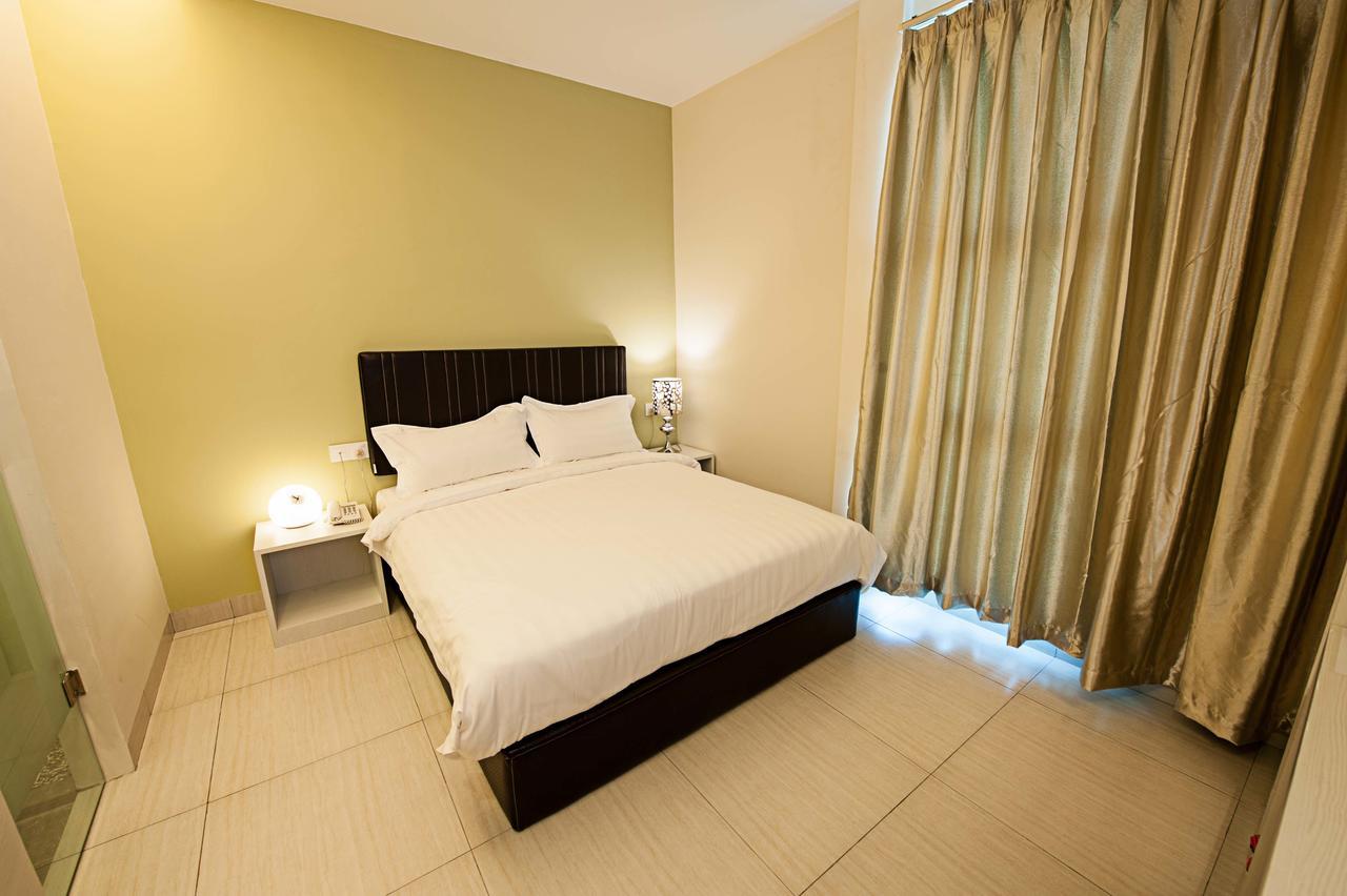 Seven Hotel Putatan Bagian luar foto