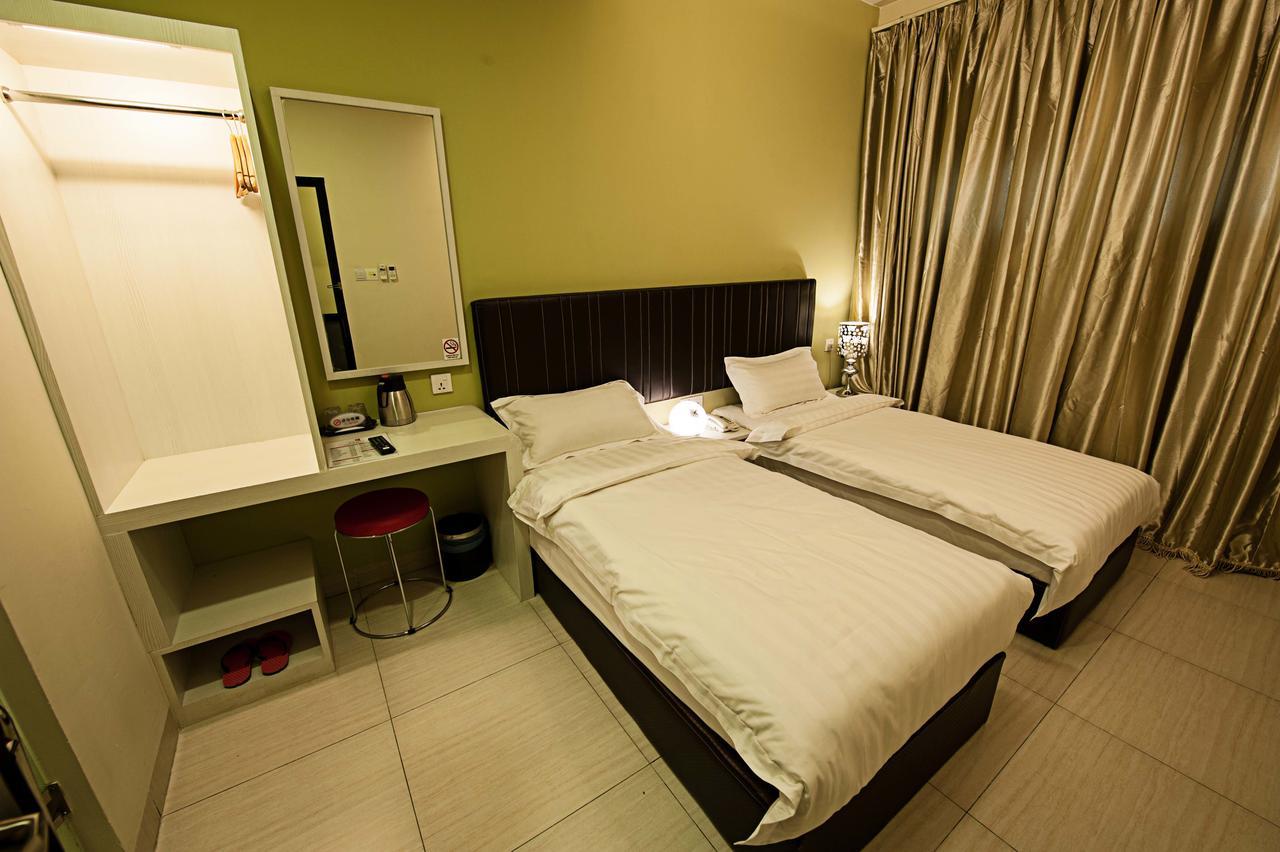 Seven Hotel Putatan Bagian luar foto
