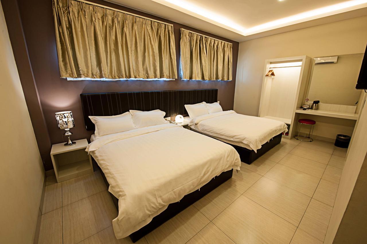 Seven Hotel Putatan Bagian luar foto