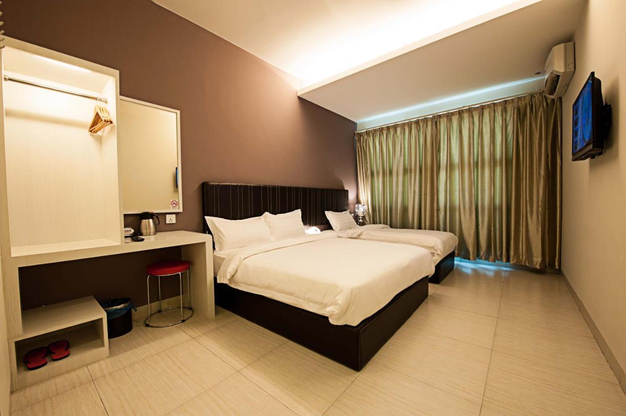 Seven Hotel Putatan Bagian luar foto