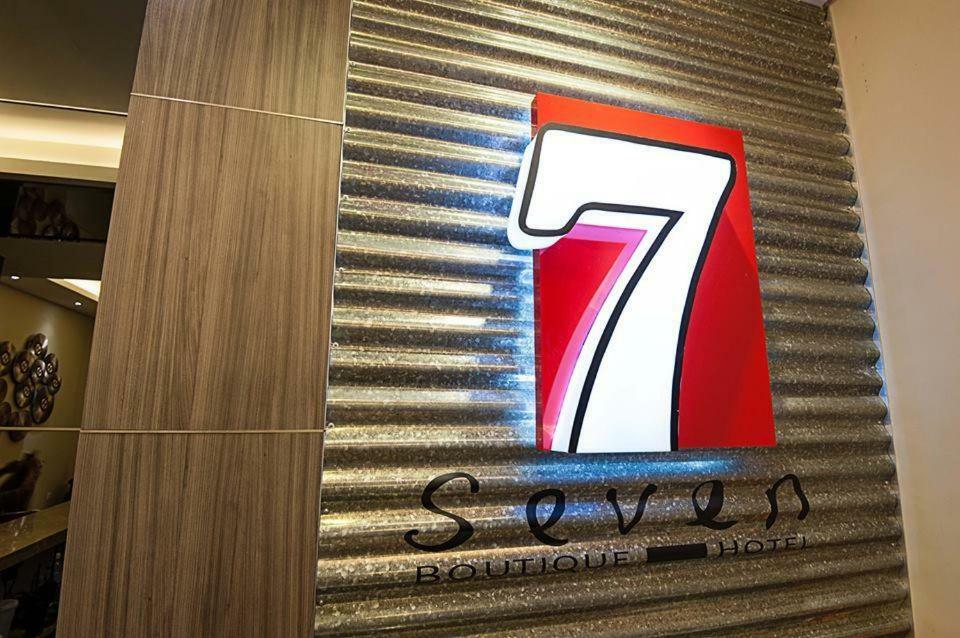 Seven Hotel Putatan Bagian luar foto